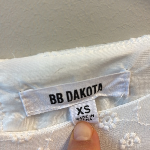 BB Dakota XS White Flutter Sleeve Blouse - Picture 2 of 6